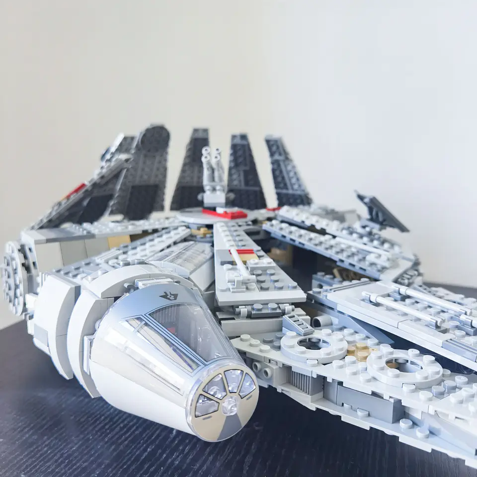 Millennium Falcon 5