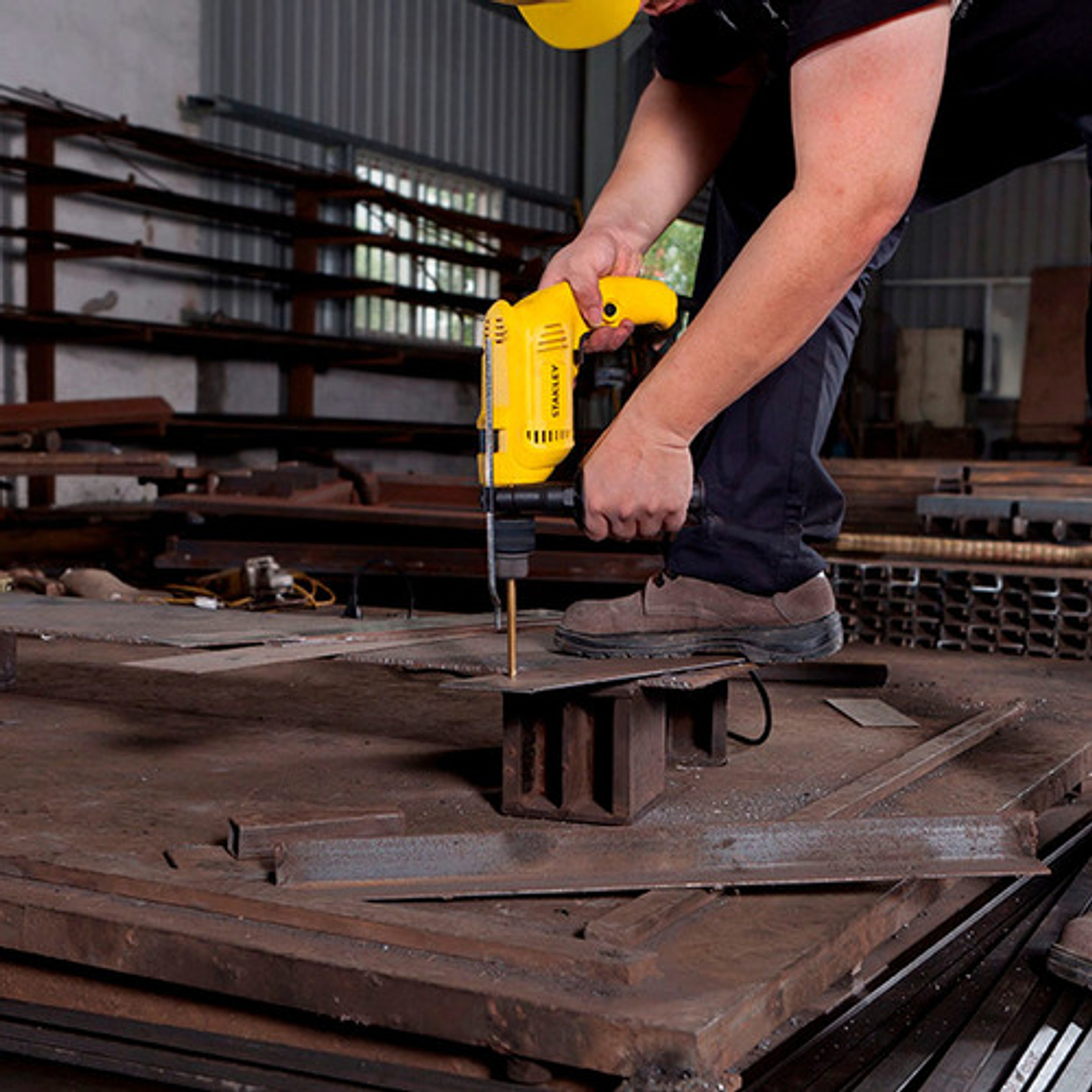 Taladro Percutor Stanley 13mm 600W con Mandril de Llave 5