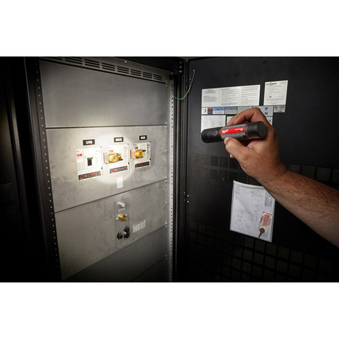 Linterna Recargable Milwaukee 800 Lúmenes USB Modelo 2160-21 5