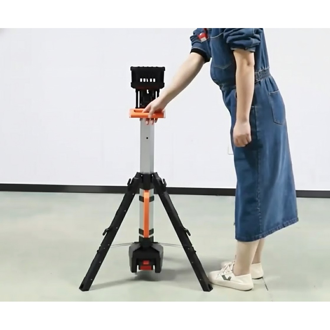 Torre de Iluminación LED Recargable 10.000 Lúmenes 6