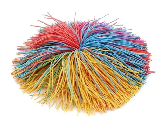 Pelota Peluda Sensorial Hilos Elásticos Arcoiris Llavero