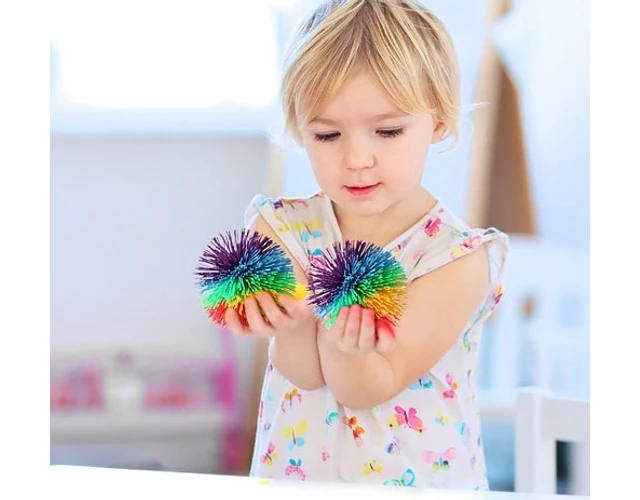 Pelota Peluda Sensorial Hilos Elásticos Arcoiris Llavero