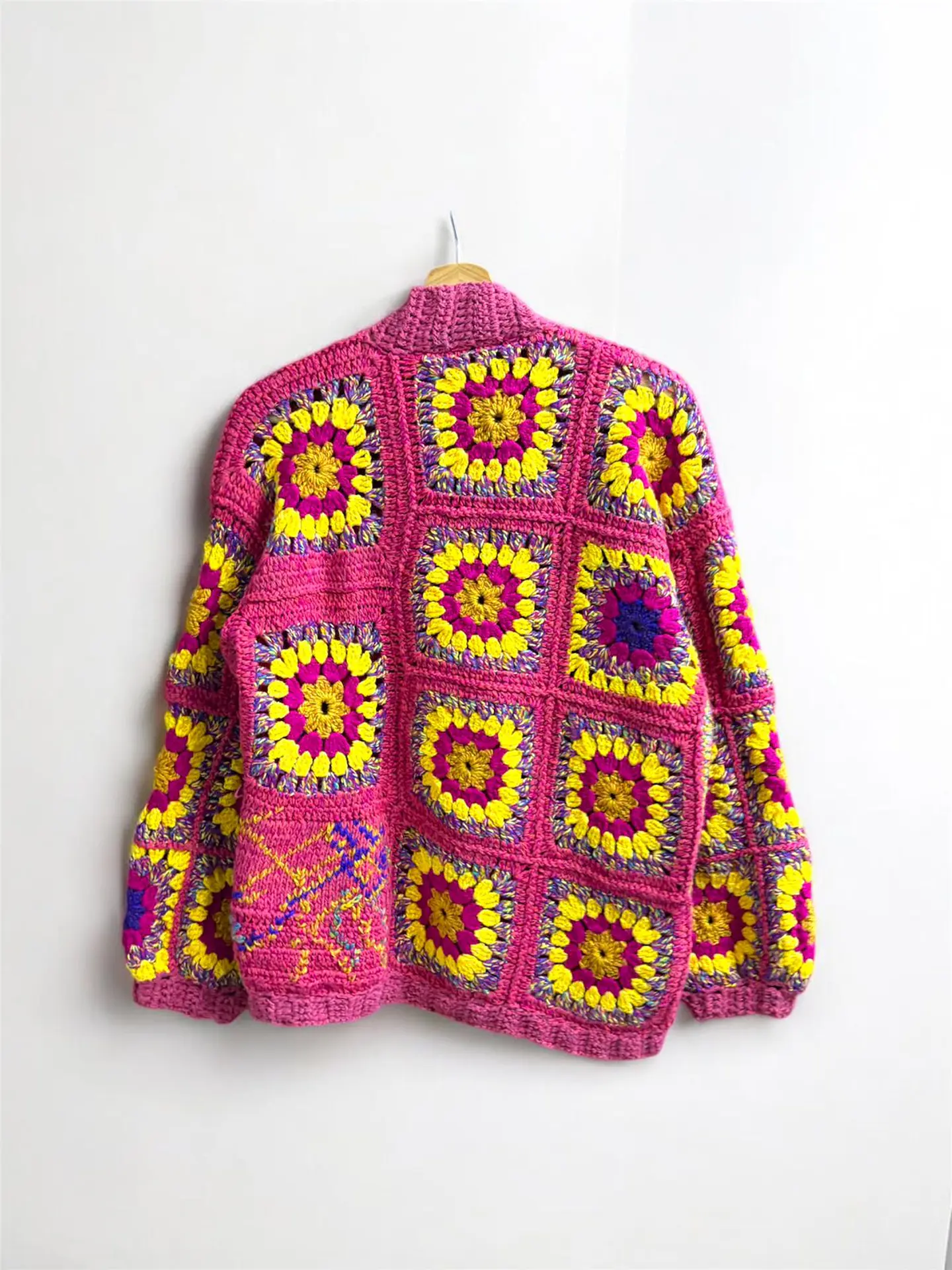 Chaleco Fucsia Sol tejido a mano 2