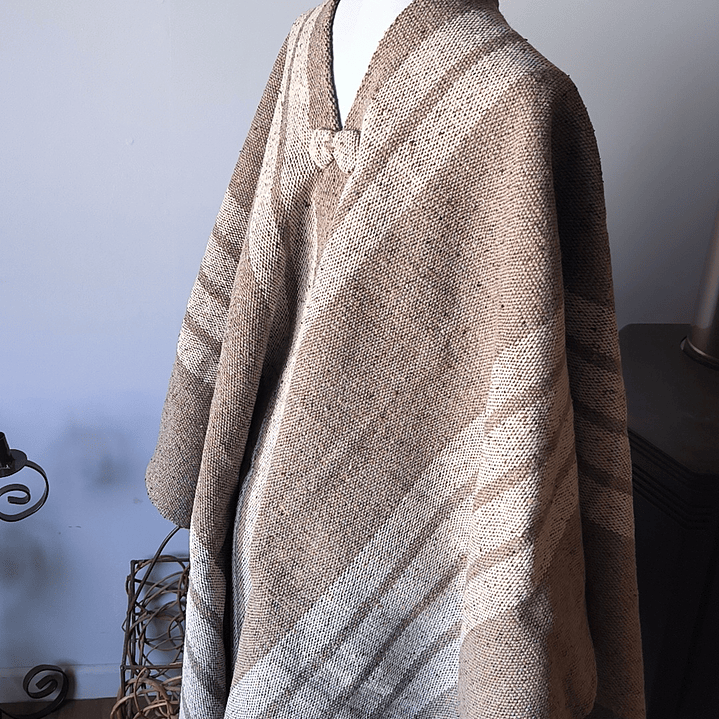 PONCHO LANA DE OVEJA 3