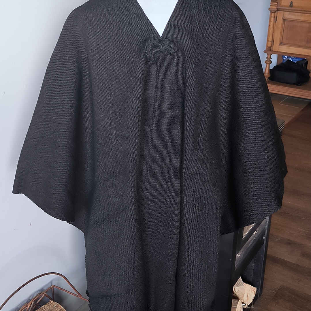 PONCHO DE LANA NEGRO 1