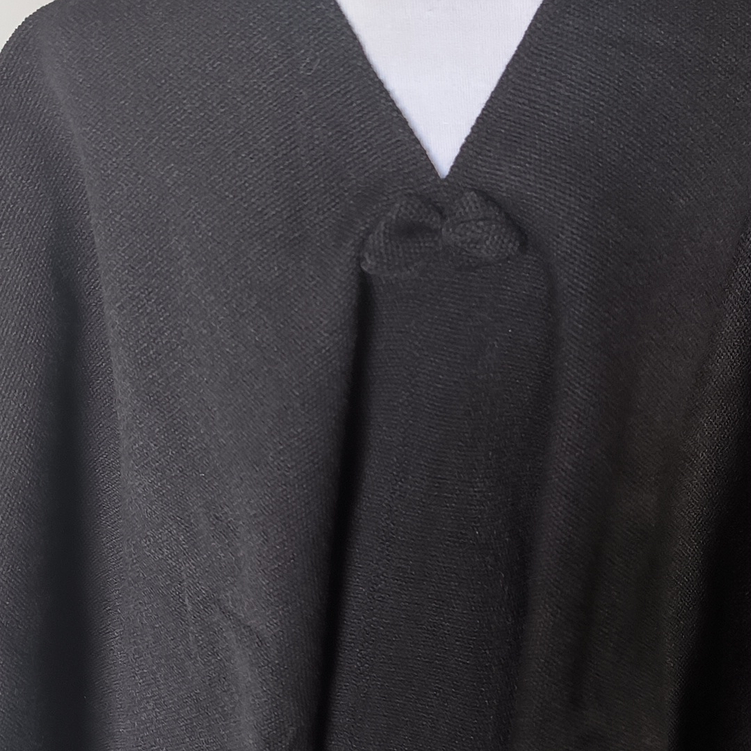 PONCHO DE LANA NEGRO 2