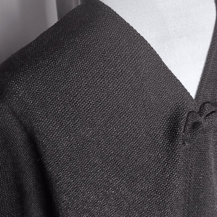 PONCHO DE LANA NEGRO 6