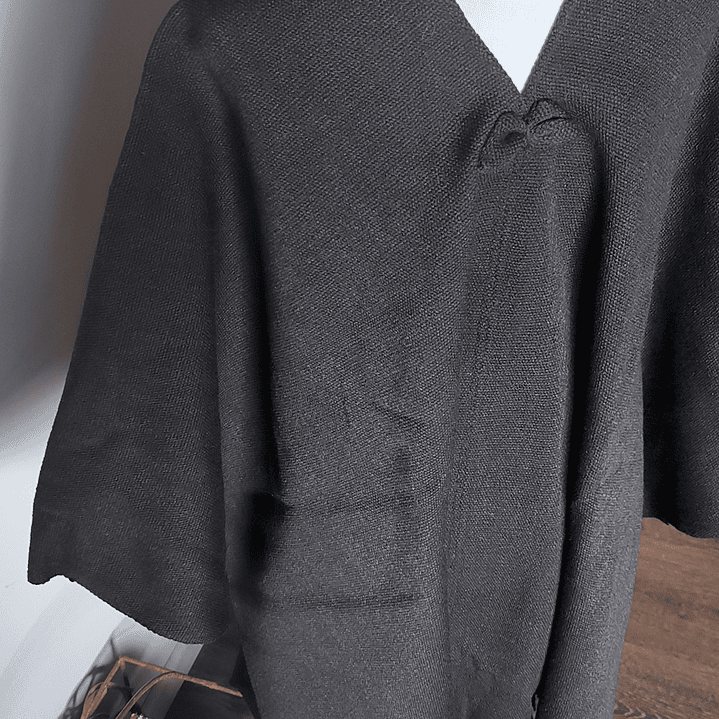 PONCHO DE LANA NEGRO 8