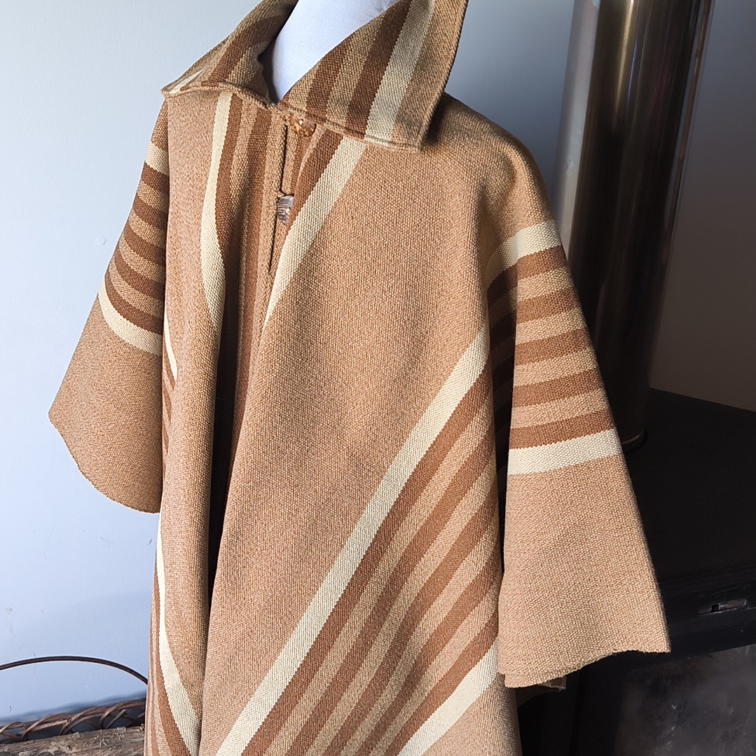 PONCHO CON CUELLO ADULTO 3