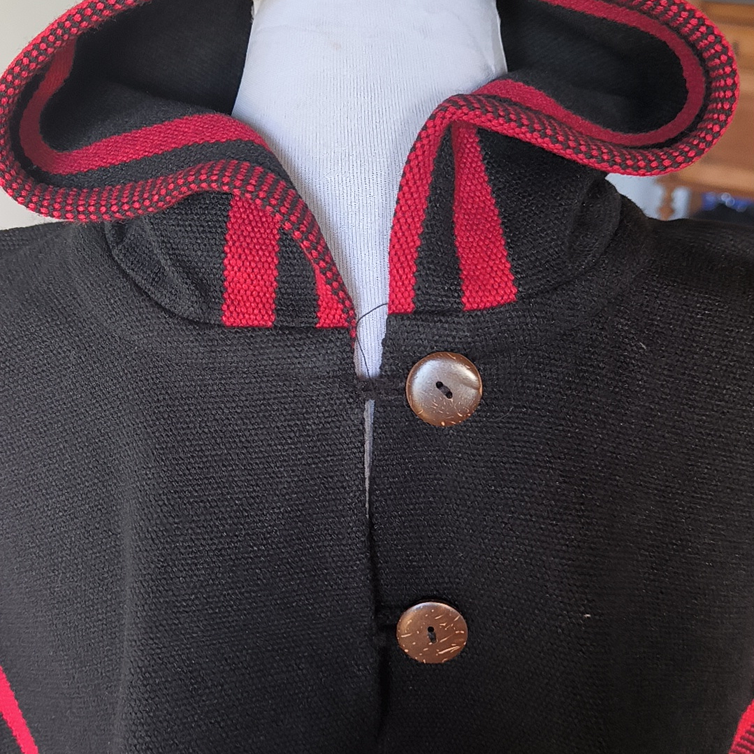 PONCHO ROJO Y NEGRO ADULTO  3