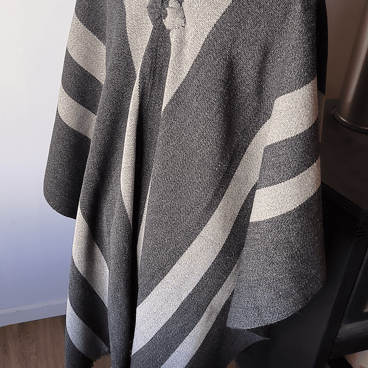 PONCHO MARENGO GRIS 3