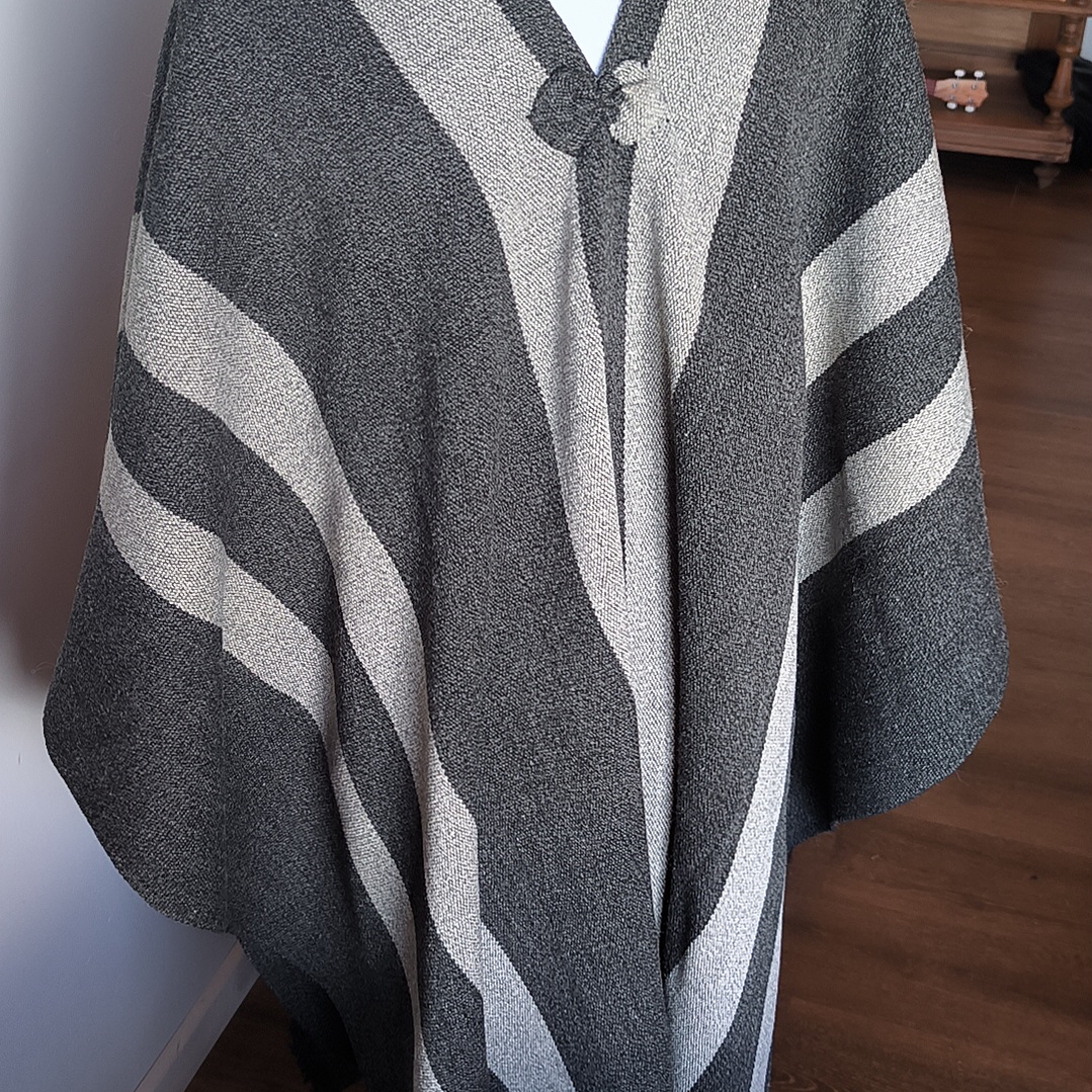 PONCHO MARENGO GRIS 1
