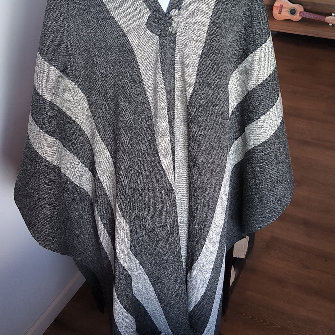 PONCHO MARENGO GRIS 4