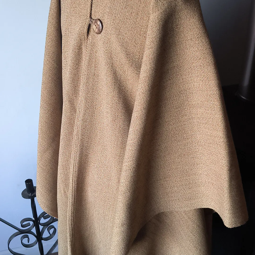 PONCHO CON GORRO CAFE CON LECHE 3