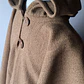 PONCHO CON GORRO CAFE CON LECHE - Miniatura 4