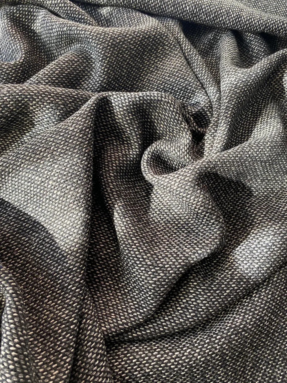 Lana Jaspeada Blanco y Negro 3