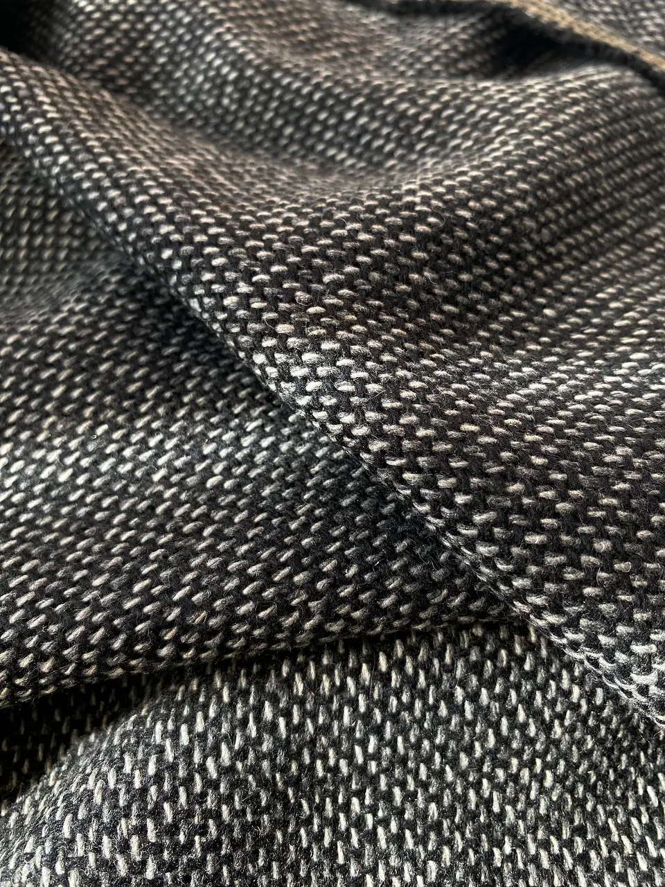 Lana Jaspeada Blanco y Negro 4