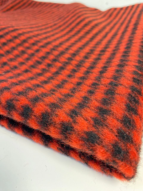 Lana Cuadros Rojo y Negro