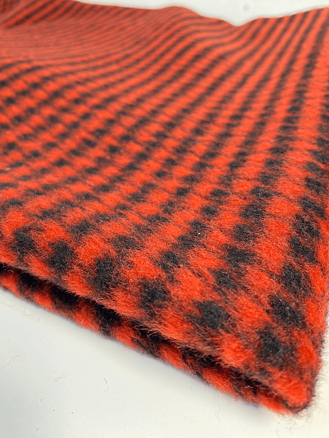 Lana Cuadros Rojo y Negro