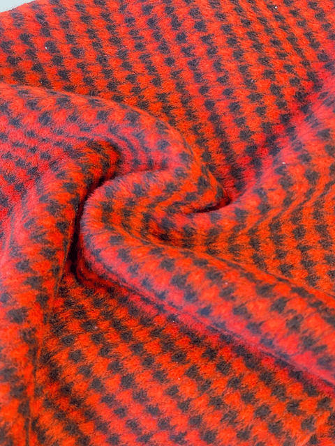 Lana Cuadros Rojo y Negro