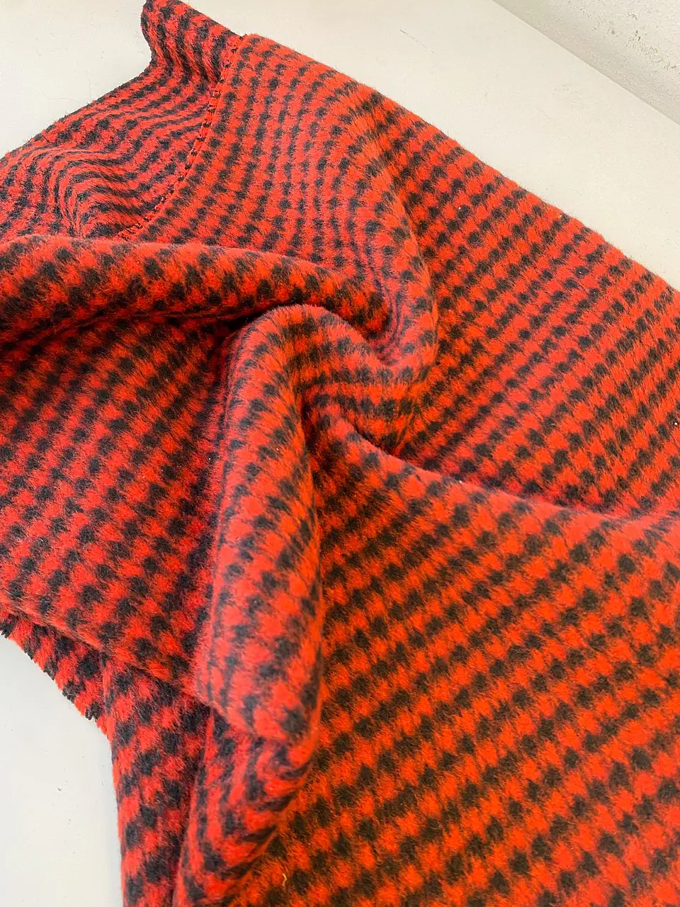 Lana Cuadros Rojo y Negro 3