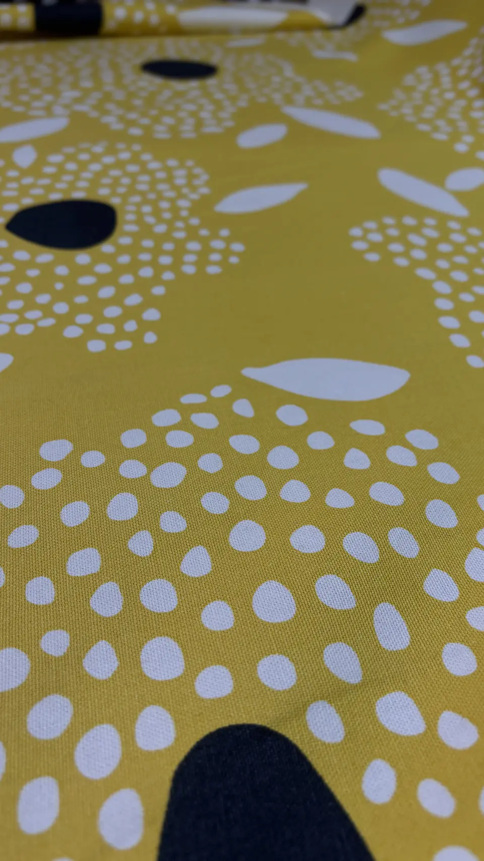 Canvas Yellow Points 4