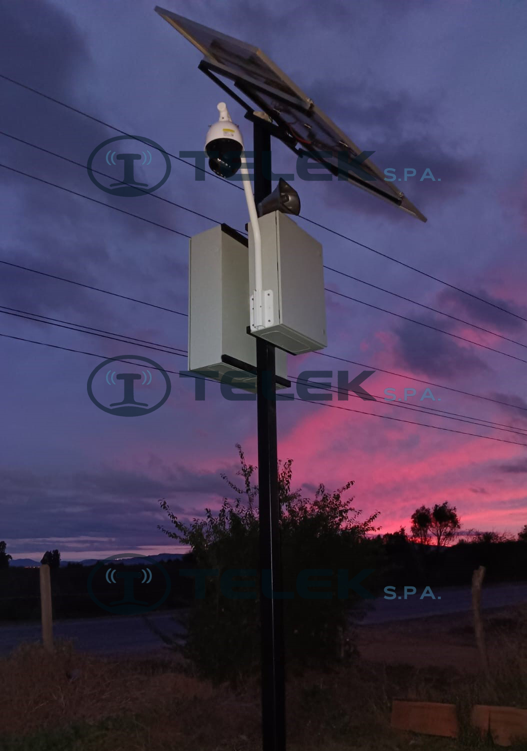 Poste solar autónomo para cámaras de seguridad, CCTV y monitoreo remoto TELEK
