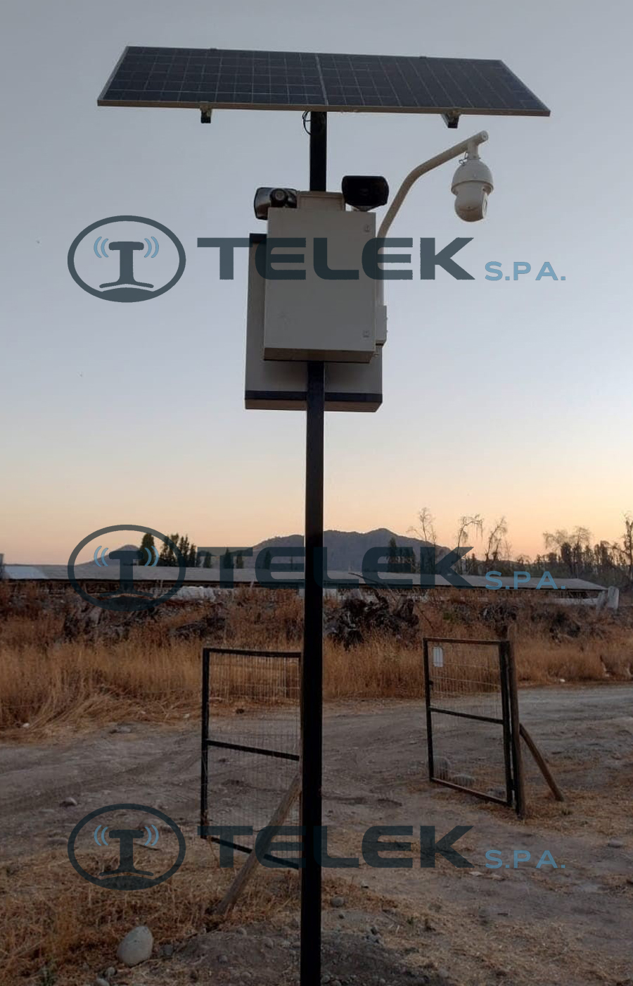 Poste solar para cámaras de seguridad en parcelas y campos TELEK