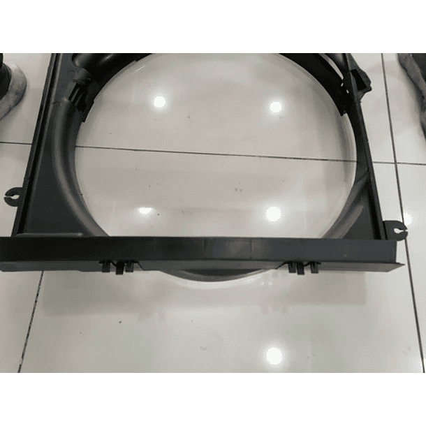 Embudo de Radiador Mitsubishi Montero G2 2009-2015 2