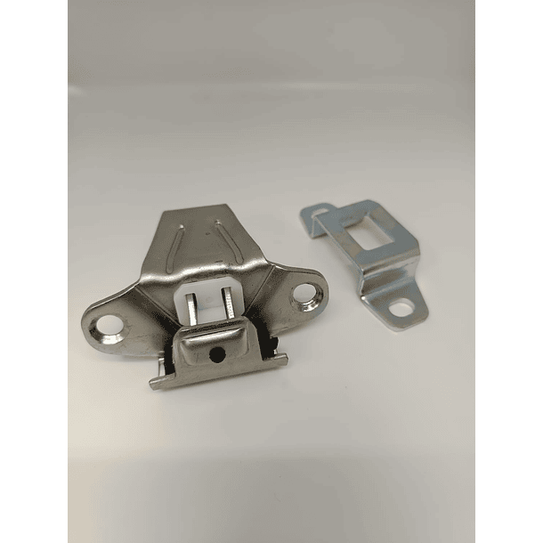 Chapa y Soporte Portalón Mitsubishi L200 2016-2024  4