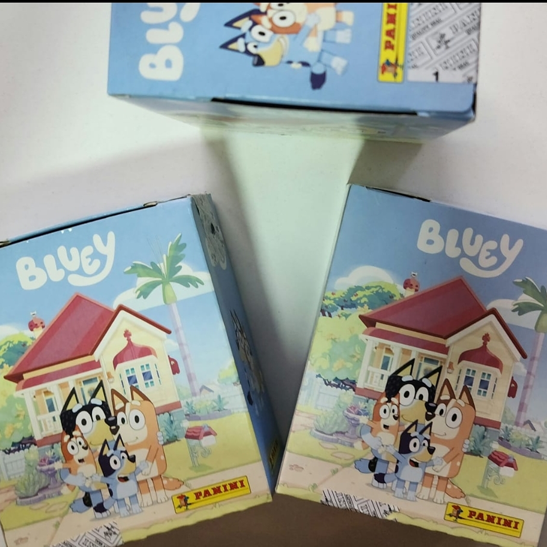 Caja de 24 sobres bluey panini 1