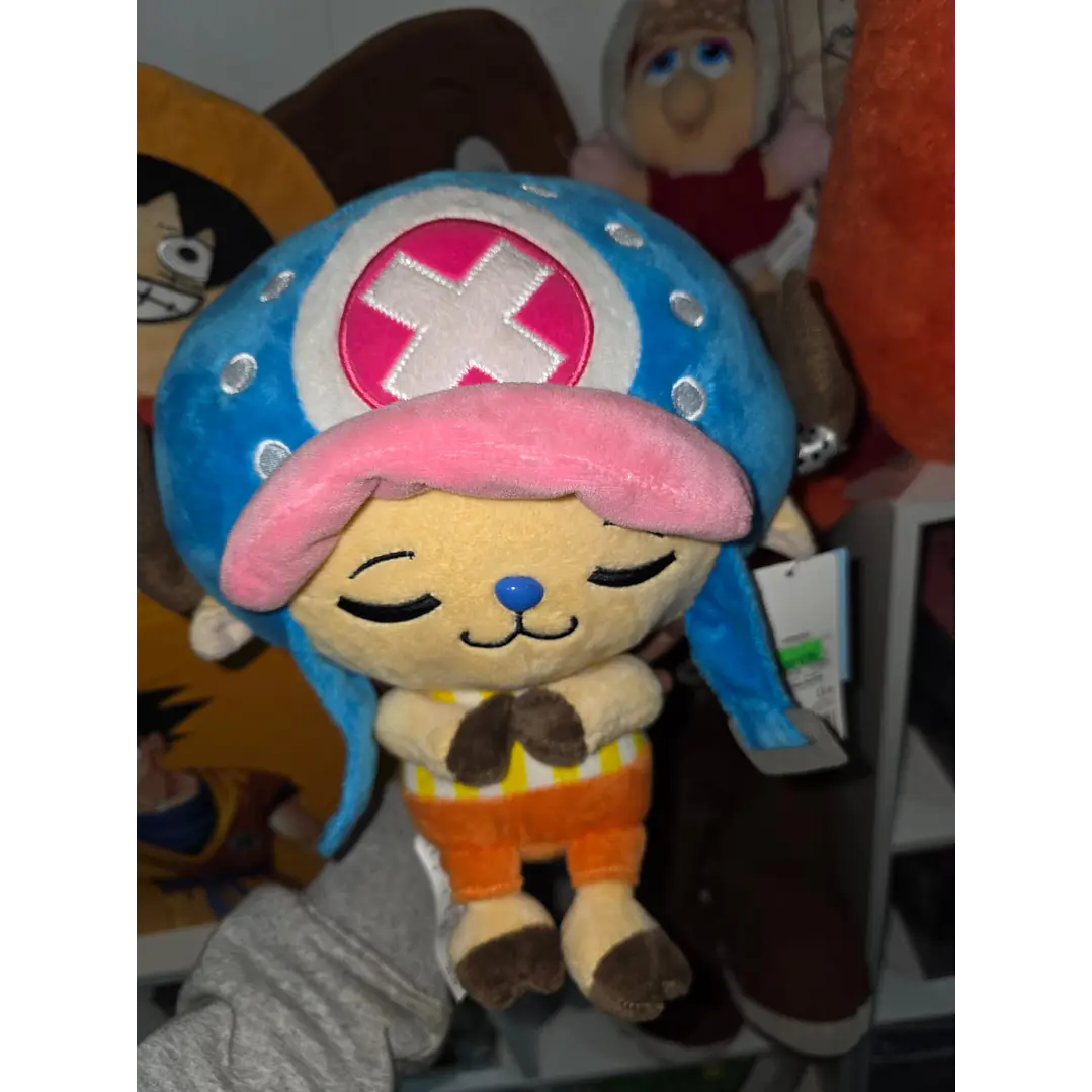  peluche  de Tony Tony Chopper en su pose tímida 1