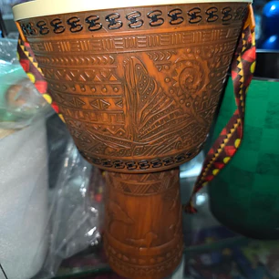 coleccionable premium (palomera-vaso) 2 en 1 con forma de tambor Djembé