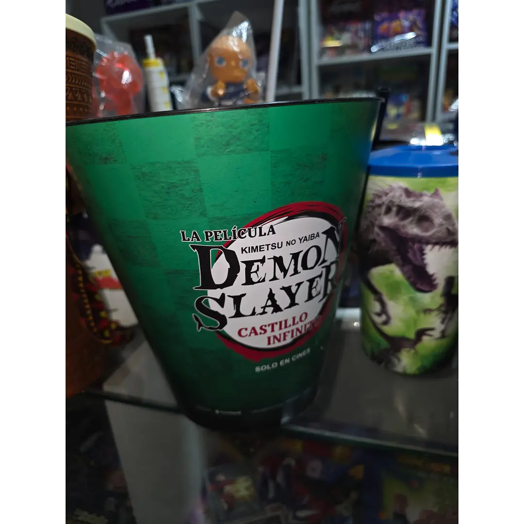 palomera) oficial de Demon Slayer: Kimetsu no Yaiba  1