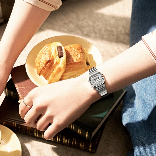 Reloj Casio LA670WA-7D 5