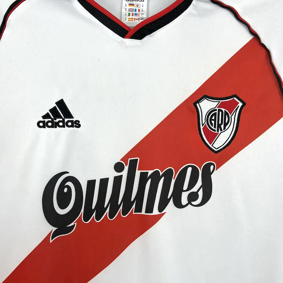 Kit retro de River Plate 2000-01 2