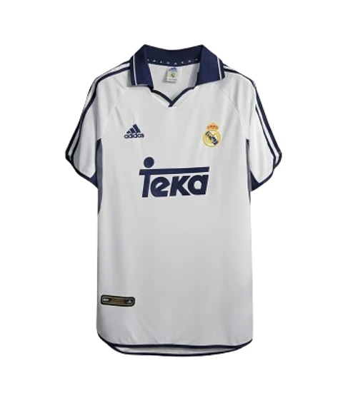 Equipación retro del Real Madrid 2001