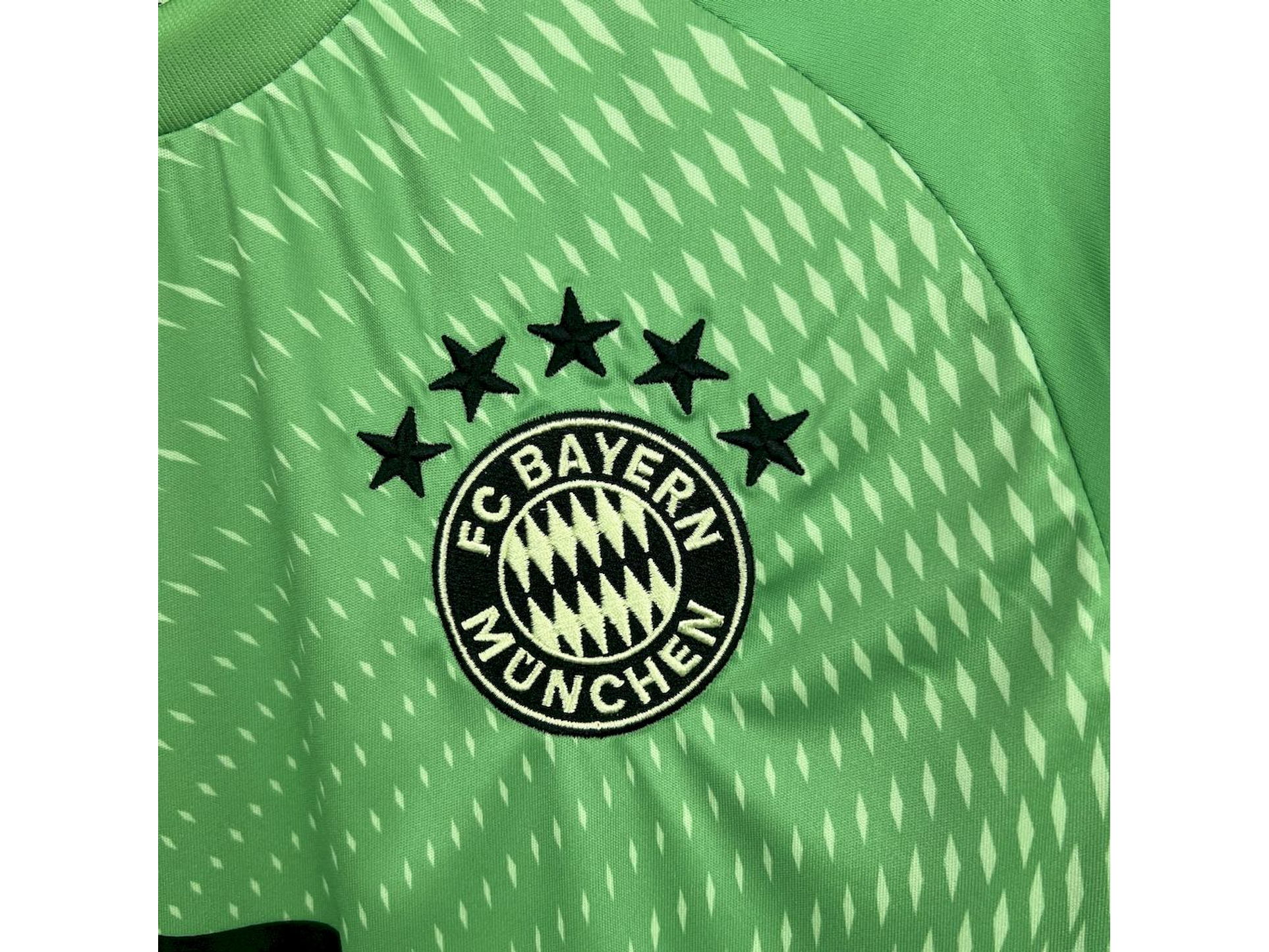 FC Bayern Munich guarda-redes 2025-26 5