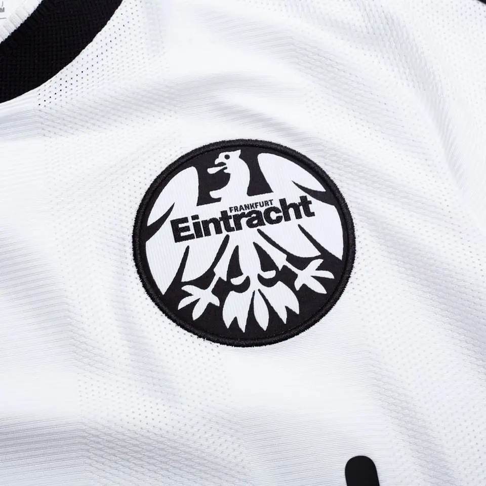 Eintracht Frankfurt away 2026-27 3