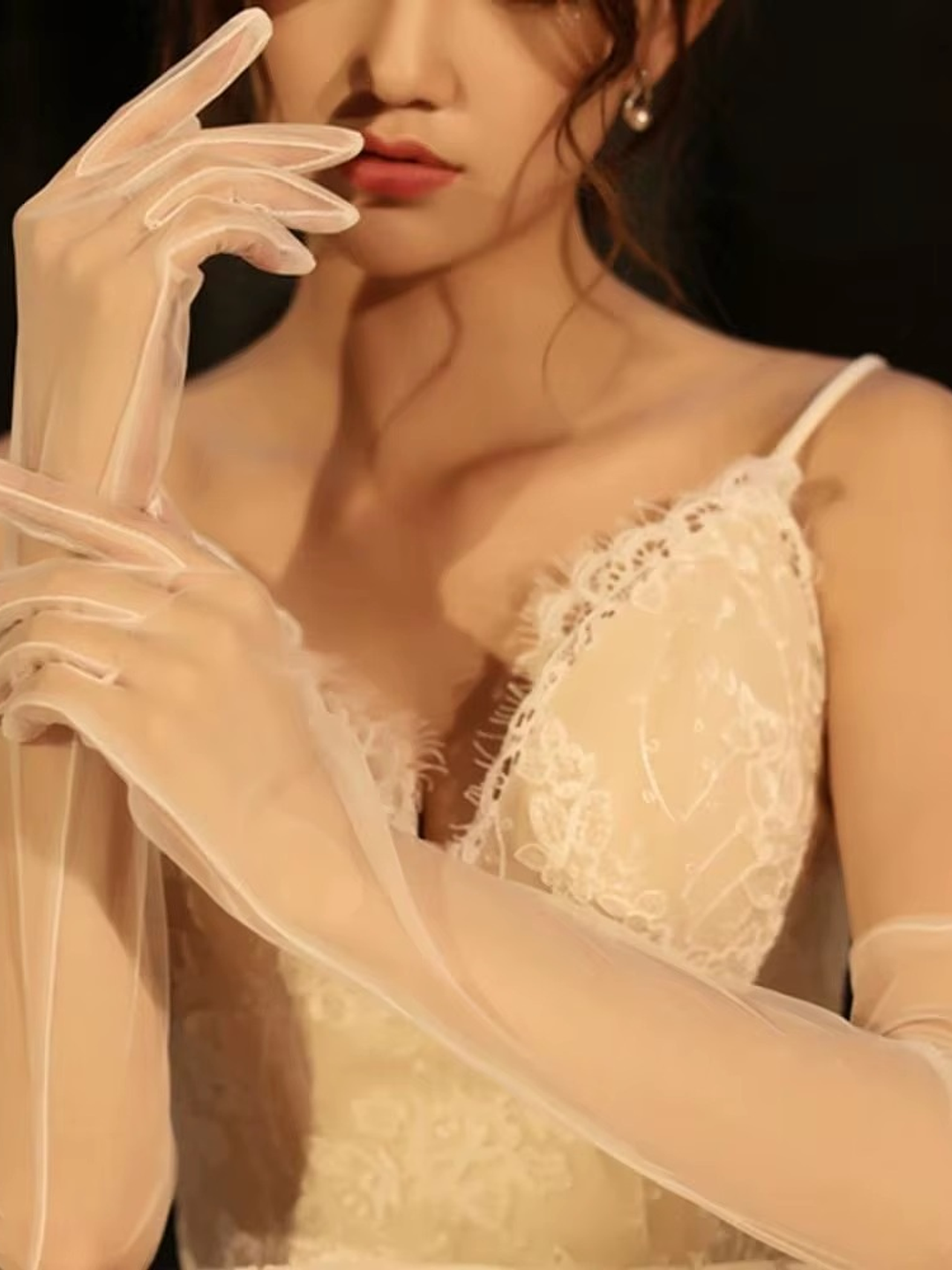 MILA GUANTES LARGOS DE TULL ROJO Y NEGRO 3