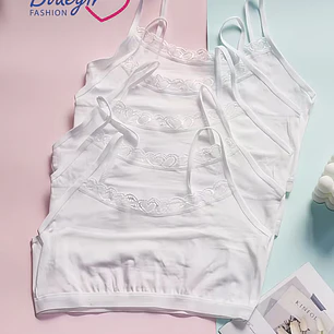 MICRO TOP DE TIRANTES CON ENCAJE EN EL PECHO DE DETALLE CORAZON LUNA