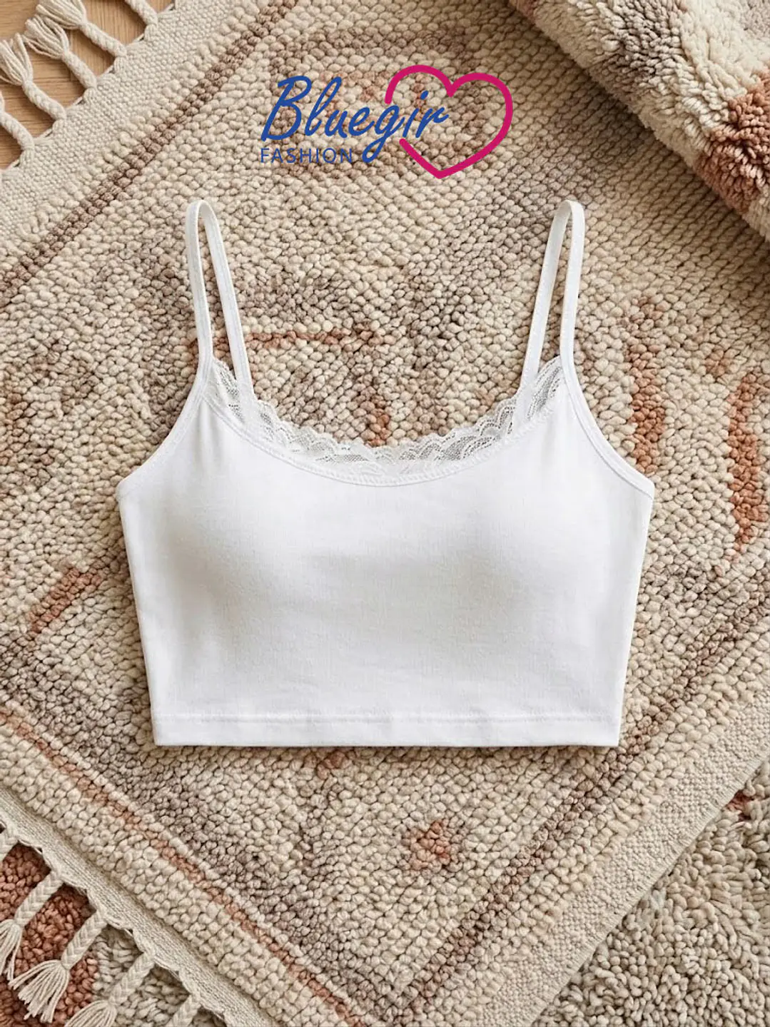 MICRO TOP DE TIRANTES CON ENCAJE EN EL PECHO DE DETALLE CORAZON LUNA 2