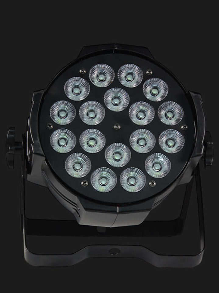 Foco con una potencia de 200W.  4 en 1 par light, 1670 K colores, diseño portátil y duradero.                            1