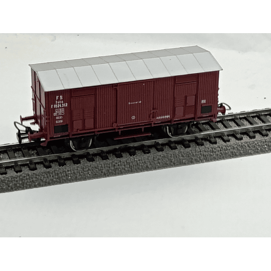 Carro de mercancía cerrado de FS, escala HO, Piko, viene de un set de inicio