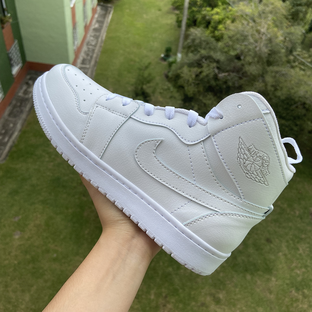 Jordan bota blanco 1