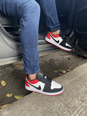 Jordan corto rojo y negro 