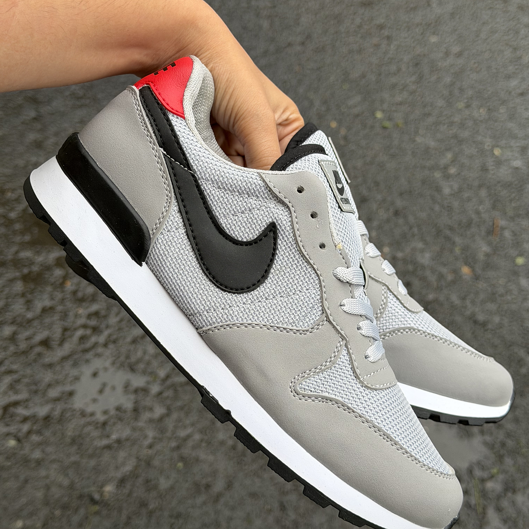 Nike gris atrás negro 2