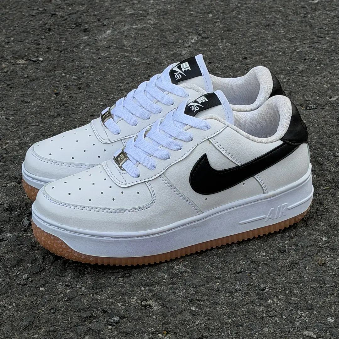 Af1 chulo negro y suela maranja 1