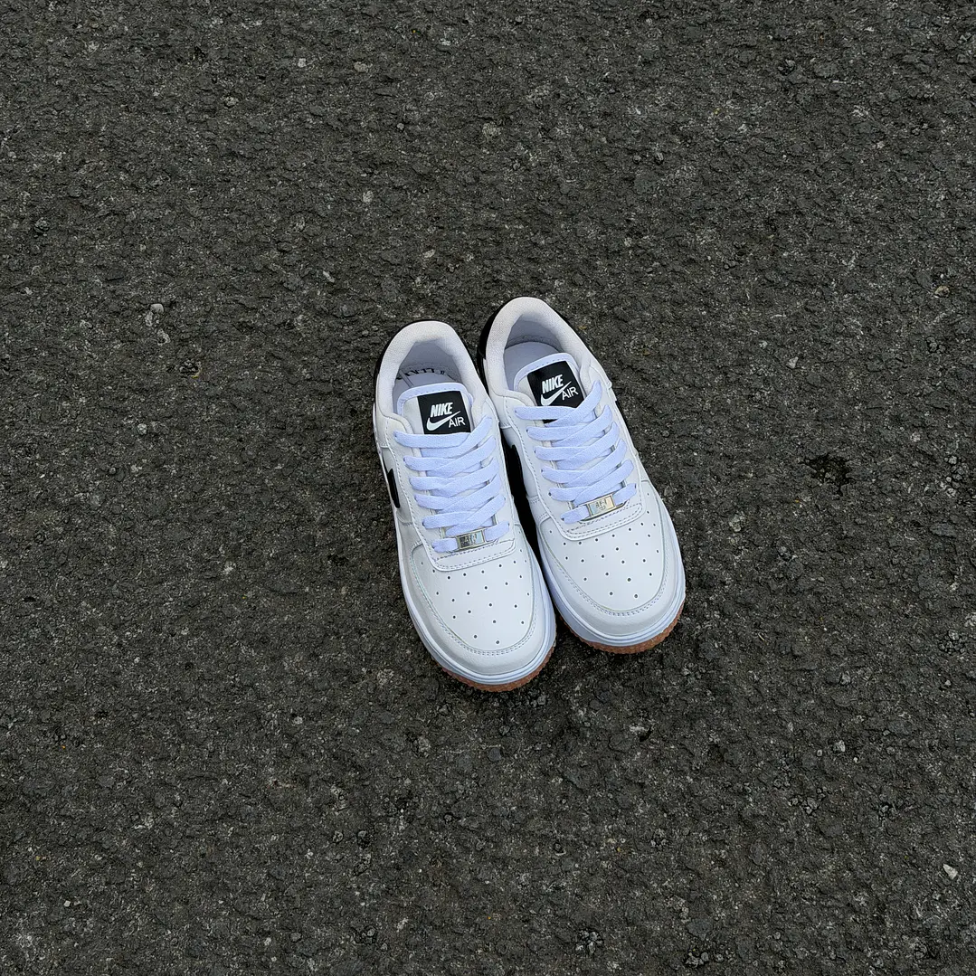 Af1 chulo negro y suela maranja 2