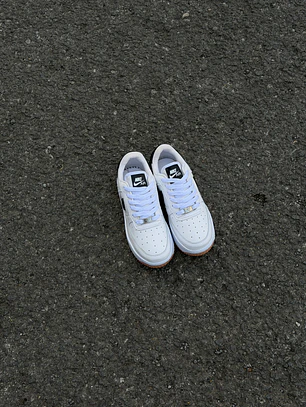 Af1 chulo negro y suela maranja